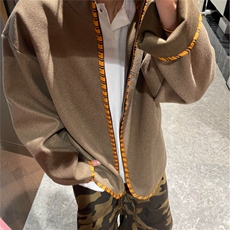 卡其色