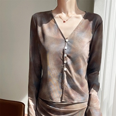 复古晕染渐变V领长袖T恤女夏季新款开衫修身别致微透网纱上衣小衫，女装蕾丝衫/雪纺衫，圣丽羊绒