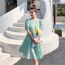 碎花甜美浪漫连衣裙女2025年夏季新款显瘦圆领短袖度假碎花裙，女装连衣裙，2C229