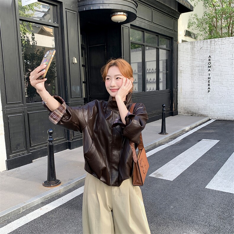 咖色格子拼接皮衣外套女秋季2025新款韩版宽松显瘦夹克上衣,女装短外套,纯色衣恋