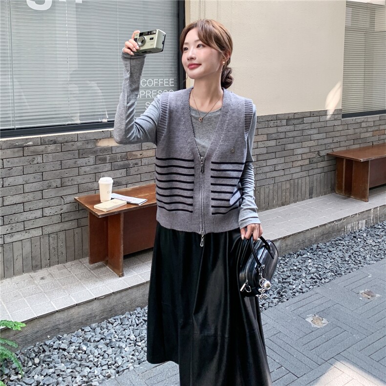设计感韩版气质显瘦针织马甲打底衫PU皮半身裙女秋冬学院风三件套图片