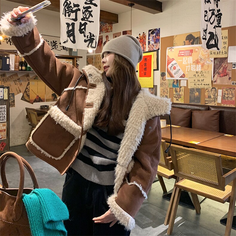 现货2025新款连帽羊羔毛皮毛一体休闲外套,女装短外套,1C150