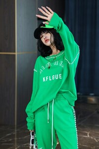 卡菲莱2022年新款重工钉珠卫衣套装女春装新款时尚休闲两件套,女装卫衣/绒衫,卡菲莱