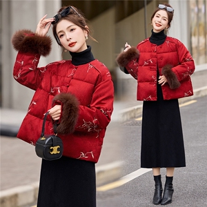 现货。现货。2026年冬季短款重工刺绣真狐狸毛羽绒服图片
