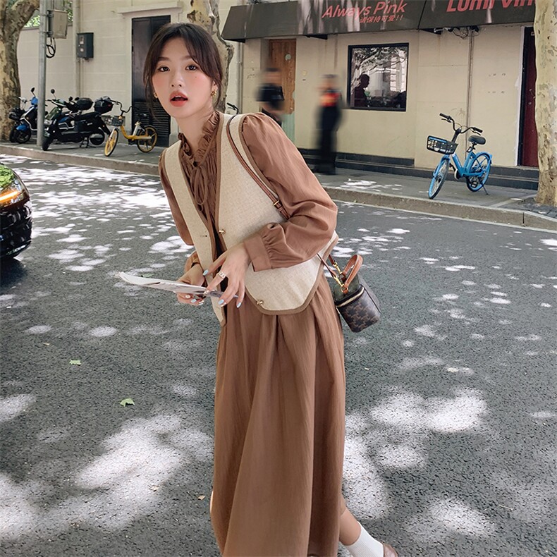 港风复古咖色马甲衬衫裙女秋2025新款轻熟风垂感高级感收腰连衣裙,女装连衣裙,C位