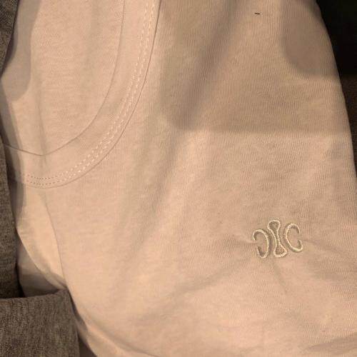 新款V领胸口刺绣百搭棉T，女装，OF