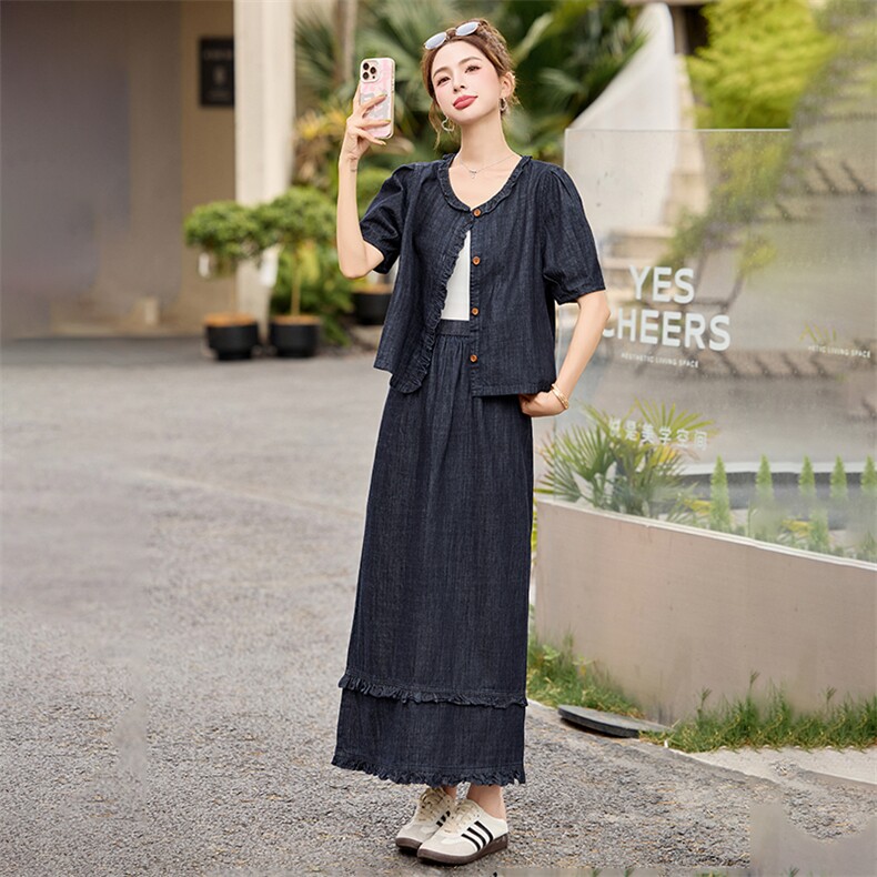 2025夏季牛仔套装复古休闲女新款小香风减龄穿搭两件套,女装套装/套裙,依万里