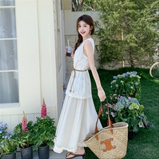 白色假两件刺绣花边连衣裙2025新款女春夏小香风流行高级感背心裙，女装连衣裙，2C159