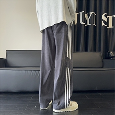 烟灰色