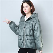灰绿色