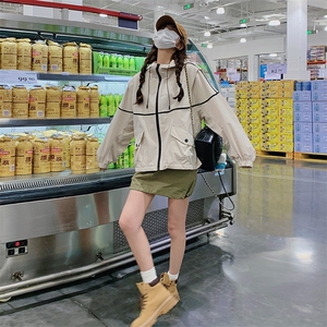 独特漂亮短款冲锋衣女春秋2025年超火好看设计感小众休闲夹克外套图片
