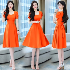 绿色方领连衣裙女2024年夏季新款质感高级感气质韩版遮肚高腰裙子，女装连衣裙，火爆靓佳人