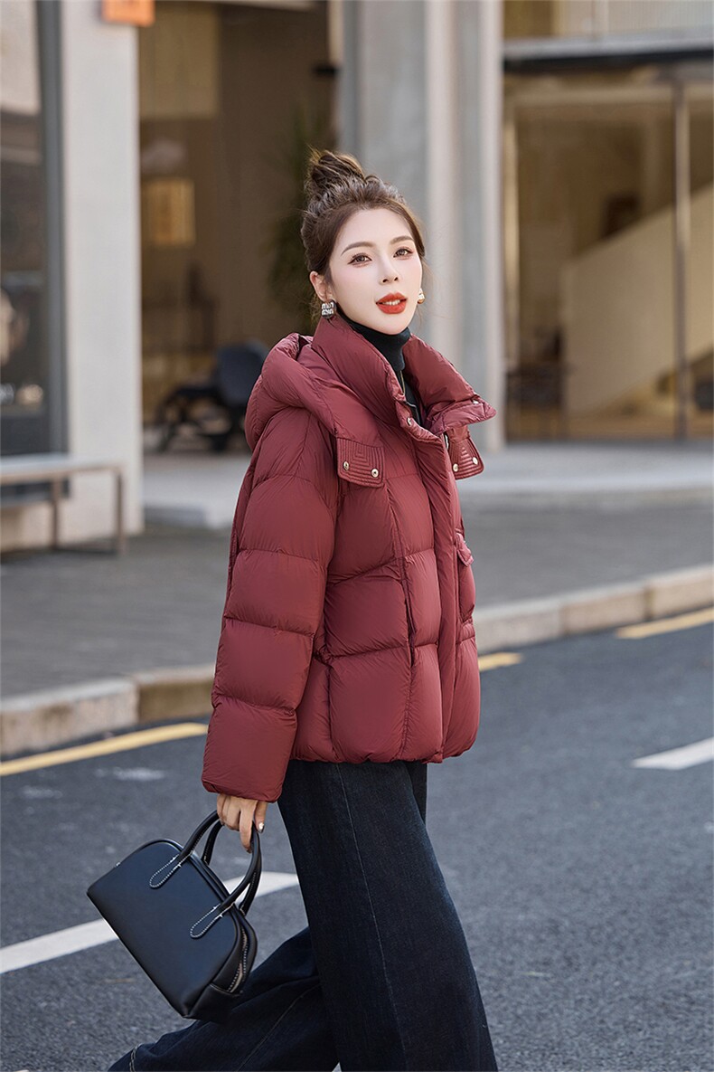 红色短款羽绒服女2024冬新款高级感加厚连帽保暖白鸭绒面包服外套,女装羽绒服,奕可儿