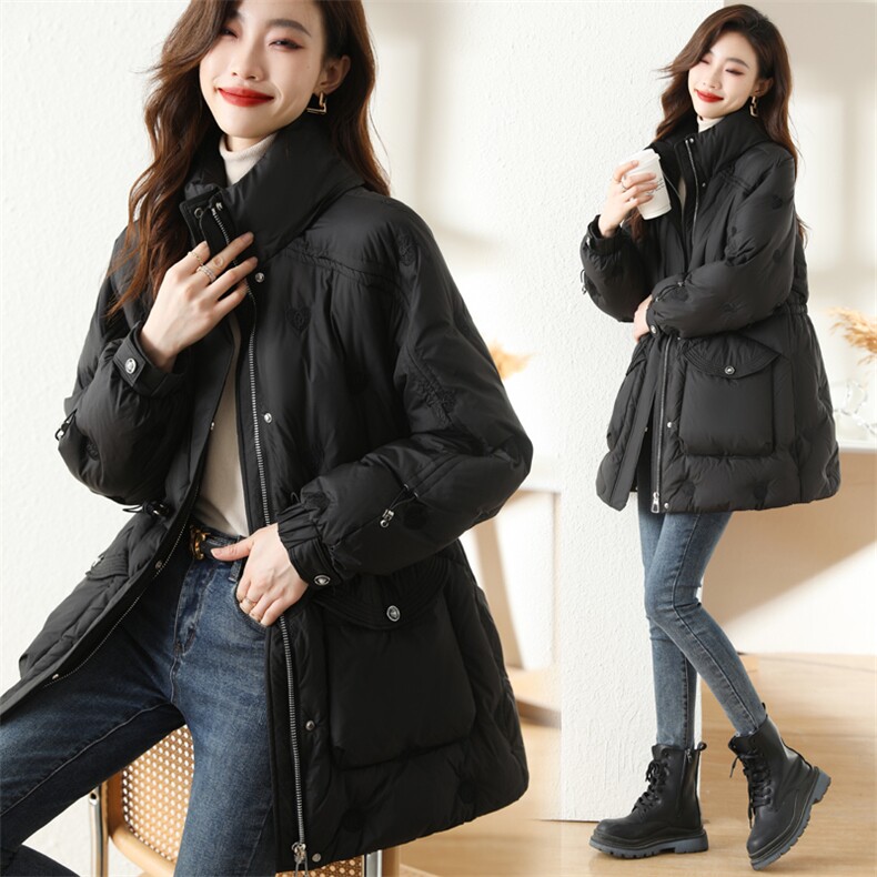 白鸭绒中长款羽绒服女冬装新款立领面包服洋气绣花通勤外套，女装羽绒服，梦懿尔