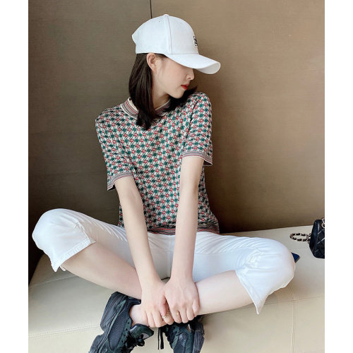 时尚2021夏季撞色千鸟格亮丝针织短袖女气质字母领冰丝T恤,女装T恤,潮品会