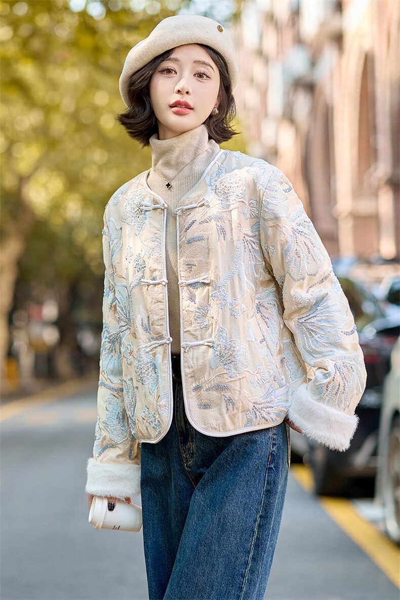 刺绣羽绒服女重工钉珠短外套2025冬新款轻薄绒盘扣上衣,女装羽绒服,韩蜜菓