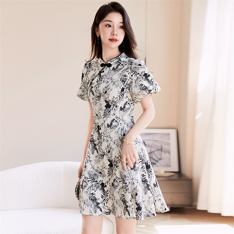 典雅花型旗袍显瘦连衣裙2024夏季新款盘扣气质新中式连衣裙女,女装连衣裙,唯依ONLY