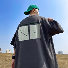 深灰色
