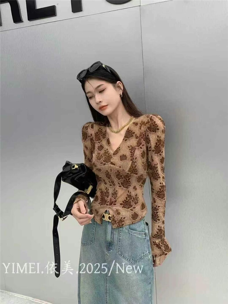 V领超弹显瘦复古植绒玫瑰提花喇叭袖打底衫,针织衫/毛衣,东正羊绒