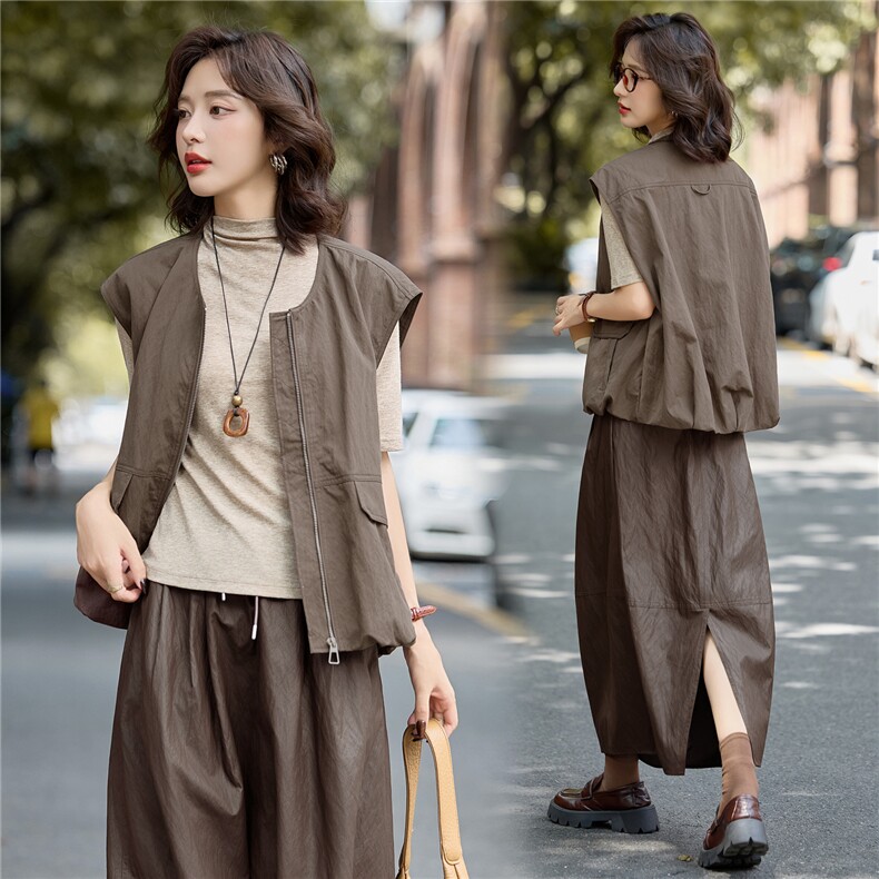 咖色马甲套装女秋季新款高级松弛感针织衫PU半身裙三件套，女装马甲，梦懿尔