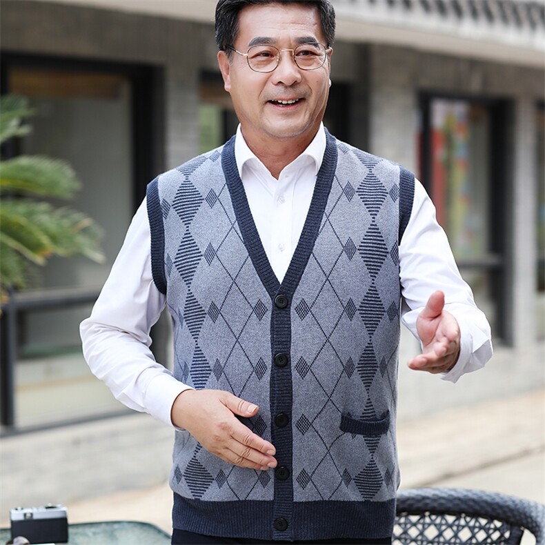 2024秋冬新款中老年男款V领纽扣开衫,男装羊绒背心,衣恋羊绒
