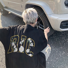 黑色