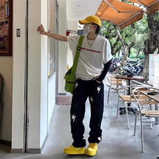 黑色