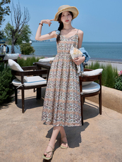 2025年夏季新品现货海滩休闲波西米亚复古印花吊带连衣裙，女装连衣裙，臻衣坊