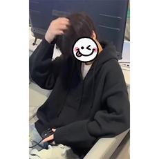 黑色