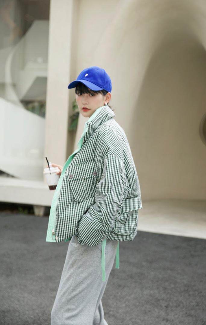 2021短款格子羽绒服、流行时尚、简单、款，女装羽绒服，碧沁伊人