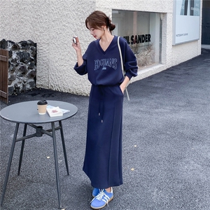 藏青色V领卫衣半身裙套装女2025秋季新款巨好看超火高级感两件套图片