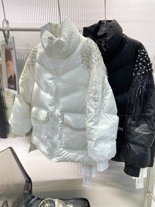 【现货】超重工手工订珠羽绒服,女装羽绒服,译写