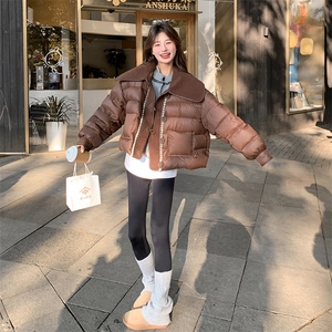 2024冬季新款设计感大翻领单排扣90白鸭绒羽绒服女图片