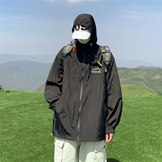 黑色