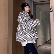 千鸟格羽绒服女装短款2023年新款女装冬季加厚宽松爱心面包服外套，女装羽绒服，辉之琳