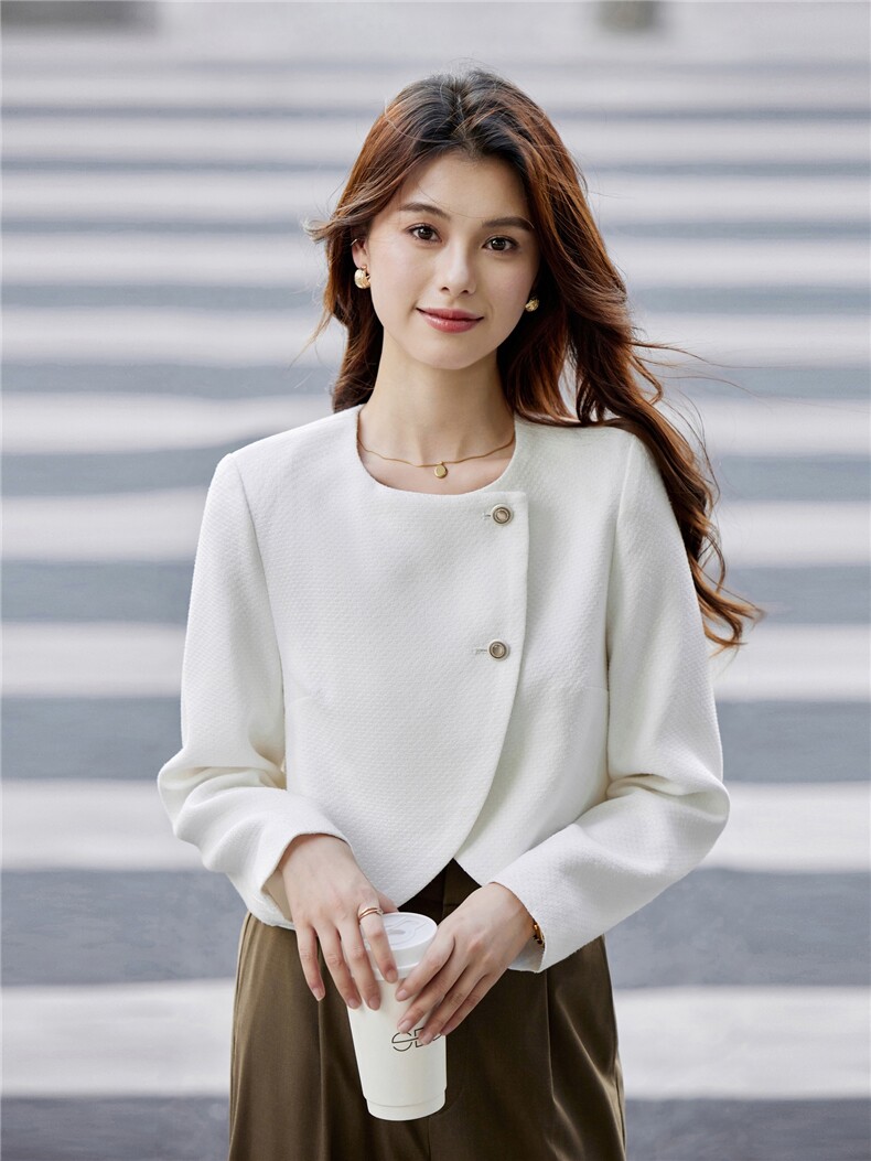 时尚气质小香风外套女春秋2025新款小个子显瘦减龄翻领短上衣,女装短外套,婵米儿