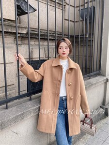 美巾涵5121。粽子扣大衣图片
