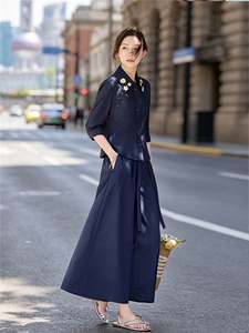 巨好看大方得体裙裤套装女2026夏新款时尚减龄装饰花职场风两件套图片