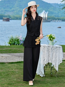 （新款现货）2026夏装潮流V领蕾丝上衣+屁帘棉麻阔腿裤套装两件套图片