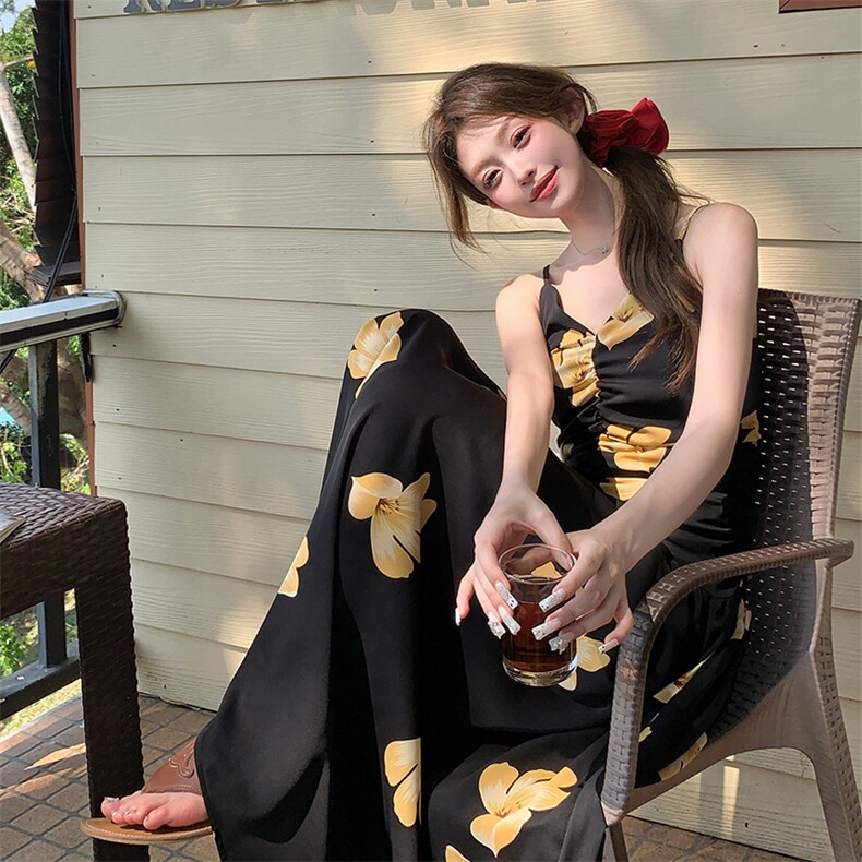 度假风黑色吊带连衣裙女2025夏季新款法式高级感收腰显瘦印花长裙,女装连衣裙,2C122