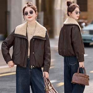 羊羔毛领拼接PU皮羽绒服女2025冬季新款小个子气质显瘦白鸭绒外套图片