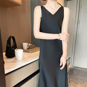 高级感真丝吊带连衣裙女春夏醋酸缎面中长裙内搭丝绸无袖气质图片