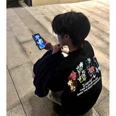 黑色