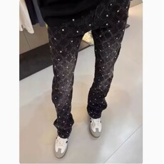 黑色