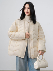 2025年冬季常规白鸭绒保暖休闲风90白鸭绒现货，女装羽绒服，阳光伊恋