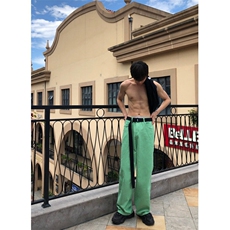浅绿色