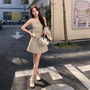 高级感卡其色连衣裙女2025夏季新款港风复古工装外套吊带裙一整套图片