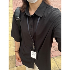 黑色
