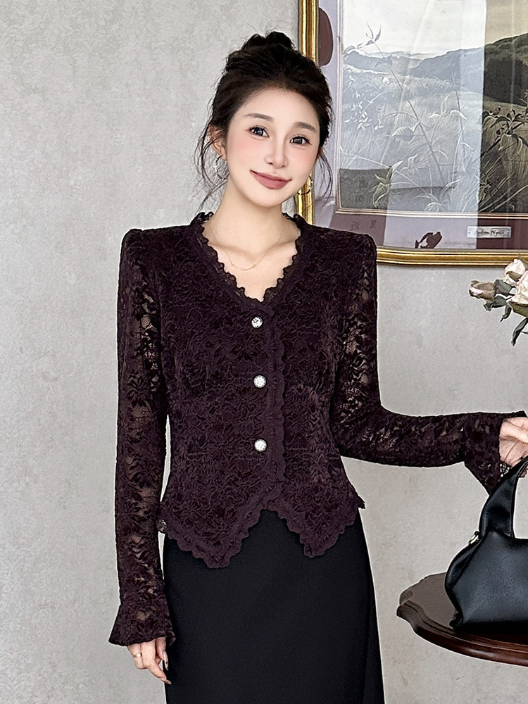 现货2025法式勾花V领植绒蕾丝双层时尚百搭显瘦洋气上衣,女装蕾丝衫/雪纺衫,卡杰菲