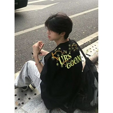 黑色